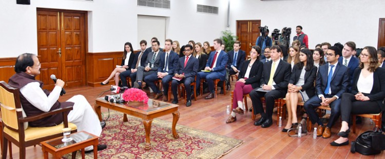 venkaiah naidu interacting with the students from stanford graduate school of business