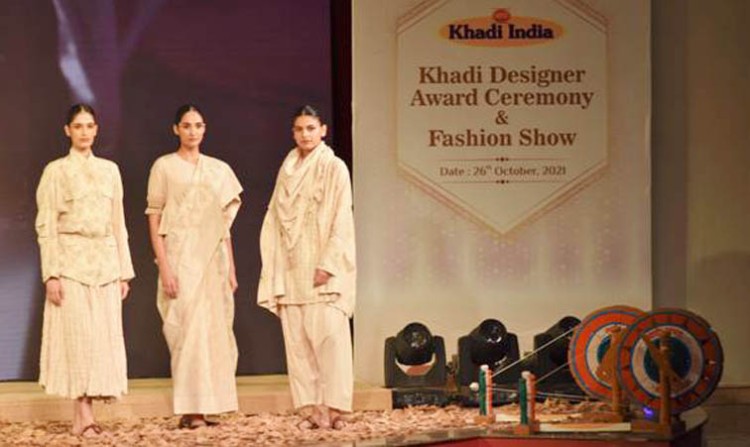 fashion designers showed the charm of khadi in the fashion show