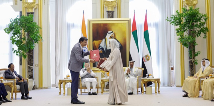 mou between abu dhabi's department of education and knowledge and iit delhi