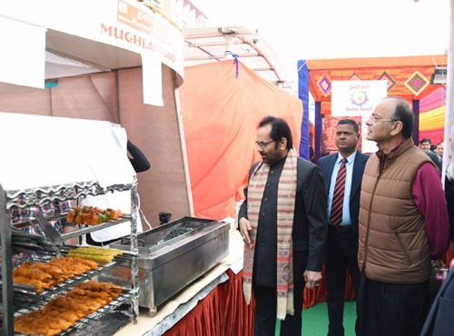 arun jaitley and mukhtar abbas naqvi visiting hunar haat exhibition