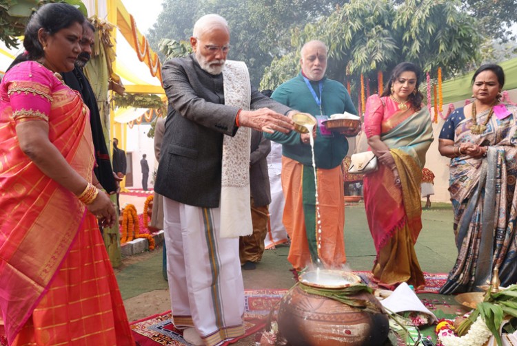 prime minister narendra modi celebrated pongal festival