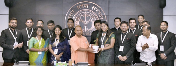 ias trainees did a courtesy call on chief minister yogi