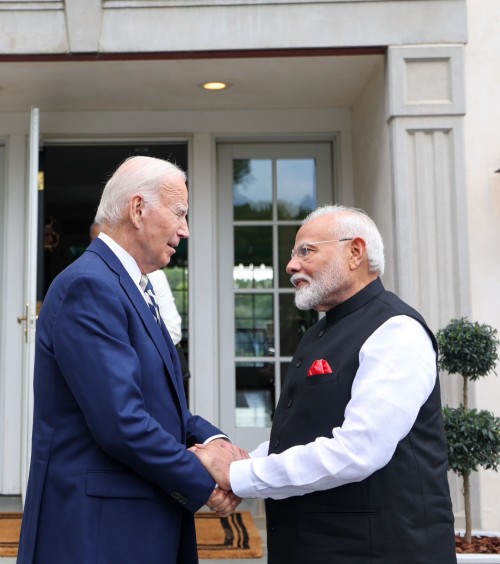 us president gives a warm welcome to modi