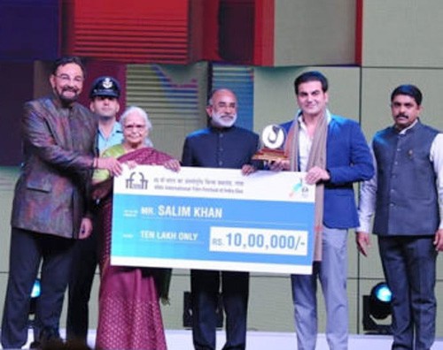 salim khan honoured with special iffi award