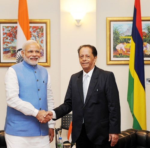 pm narendra modi and sir aniruddh jugnauth