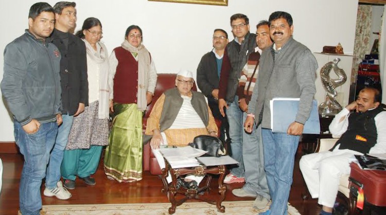 democracy front met to governor uttarakhand