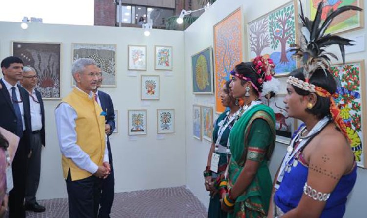 dr. s. jaishankar visited the art exhibition