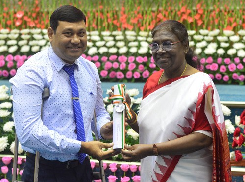 president droupadi murmu conferred national awards on teachers