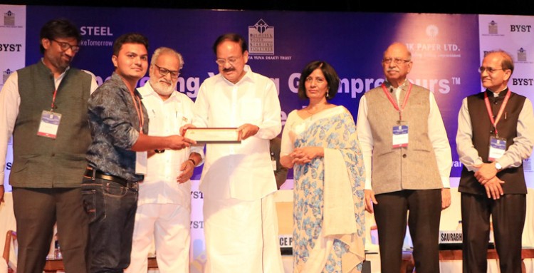 m. venkaiah naidu presenting the awards for achievers in rural entrepreneurship