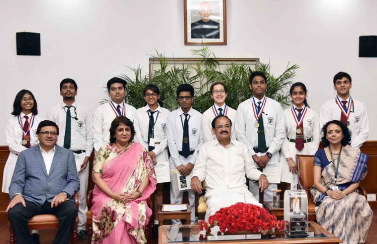 venkaiah naidu with the students of delhi public school, r.k. puram