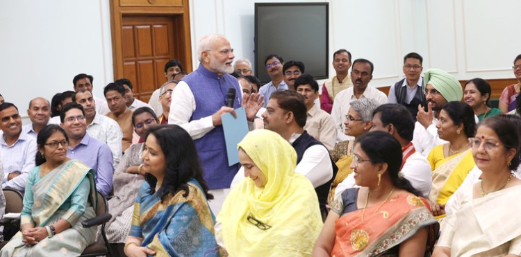 narendra modi met teachers honored with national teacher award