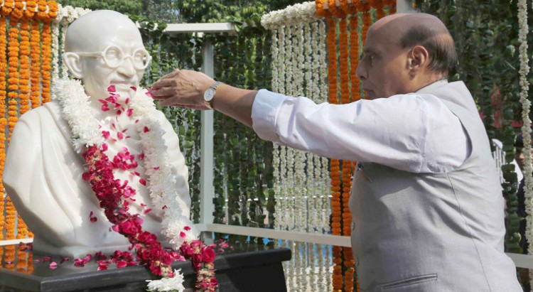 defense minister paid tribute to gandhiji on his birth anniversary