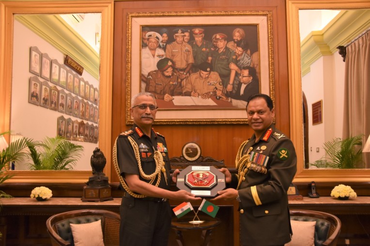 भारत-बांग्‍लादेश के सेनाध्यक्ष मिले