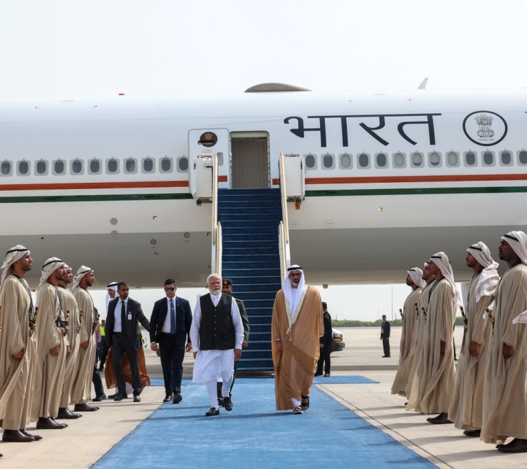 अबू धाबी पहुंचे प्रधानमंत्री नरेंद्र मोदी
