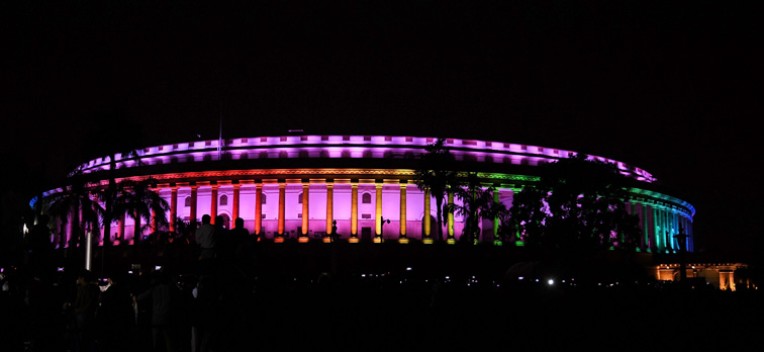 तिरंगे में रंगी संसद