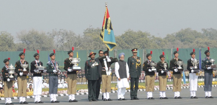 एनसीसी कैडेटस के साथ प्रधानमंत्री-pm with ncc cadets