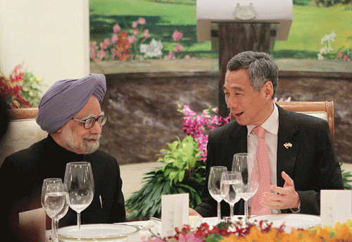 मनमोहन सिंह और ली ह्सिएँ  लॉन्ग /manmohan singh and lee hsien loong