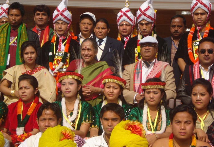 राज्यपाल के साथ ‘आक्टेव’ के कलाकार/ 'aktev' artists with the governor