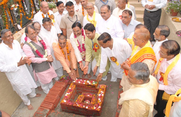 राधा वृंदावन-चंद शिलान्यास-radha vrindavan-chandra foundation