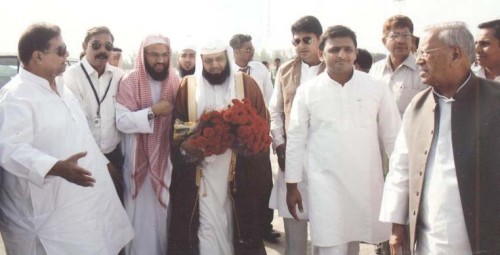 काबा शरीफ के इमाम मौलाना शेख खालिद और मुख्यमंत्री अखिलेश यादव-kaba sharif's imam maulana sheikh khalid and cm akhilesh yadav