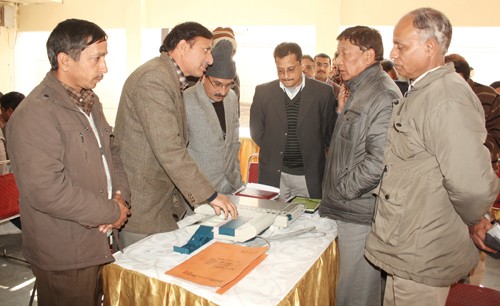 मतदान प्रशिक्षण शिविर में मंडलायुक्त/voting in the divisional training camp