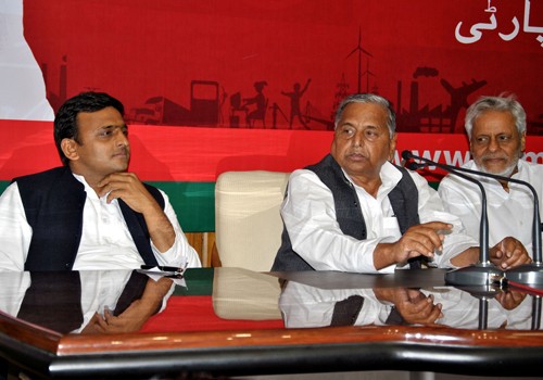 अखिलेश यादव और मुलायम सिंह यादव/akhilesh yadav and mulayam singh yadav