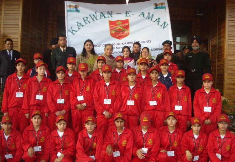 पुंछ की छात्राएं राज्यपाल के साथ/students of poonch with governor