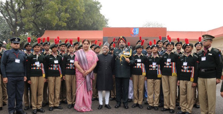 उपस्ट्रपति के साथ एनसीसी कैडेट/ncc cadets with vice president