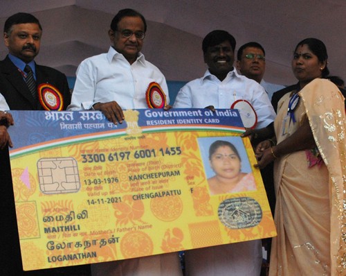 पी चिदंबरम ने स्‍मार्ट कार्ड जारी/p chidambaram released smart cards