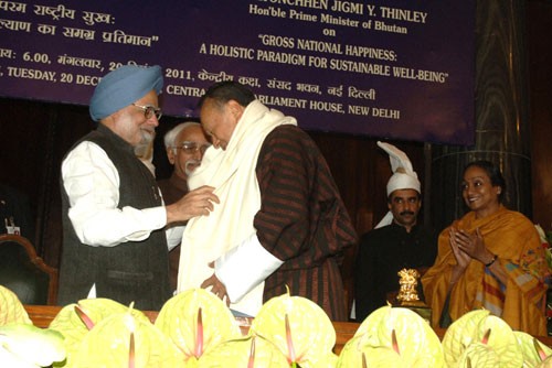 मनमोहन सिंह और लिओंछेन जिग्मी वाई थिनले/manmohan singh and lyonchhen jigmi y. thinley