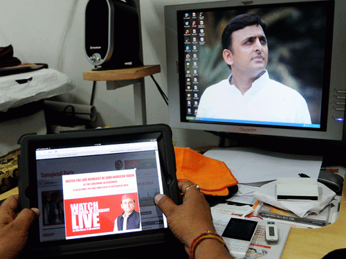 मुख्यमंत्री अखिलेश यादव/chief minister akhilesh yadav