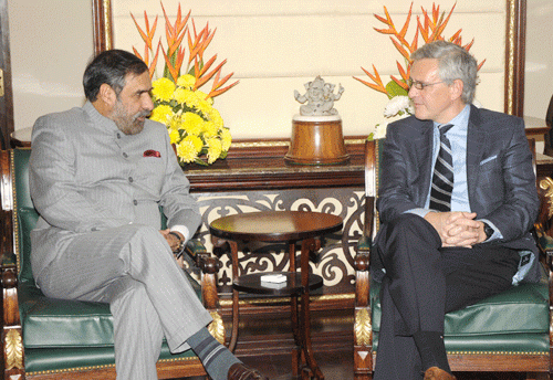 श्री आनंद शर्मा और श्री क्रिस पीटर्स /mr. anand sharma and mr chris peeters